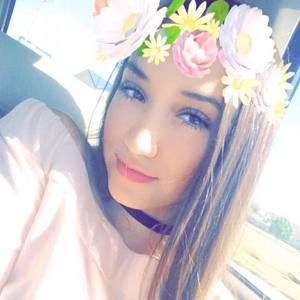 Meet your Posher, Daniela